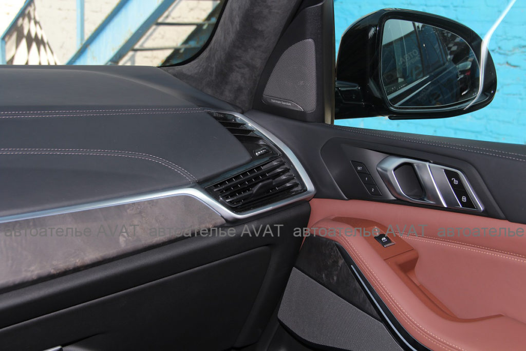перетяжка кожей торпедо и дверей BMW X5 G05
