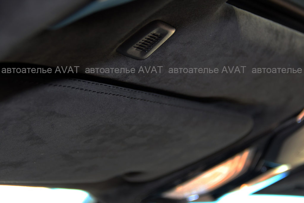 Перетяжка алькантарой потолка и солнцезащитных козырьков с заводской строчкой на BMW X5 G05