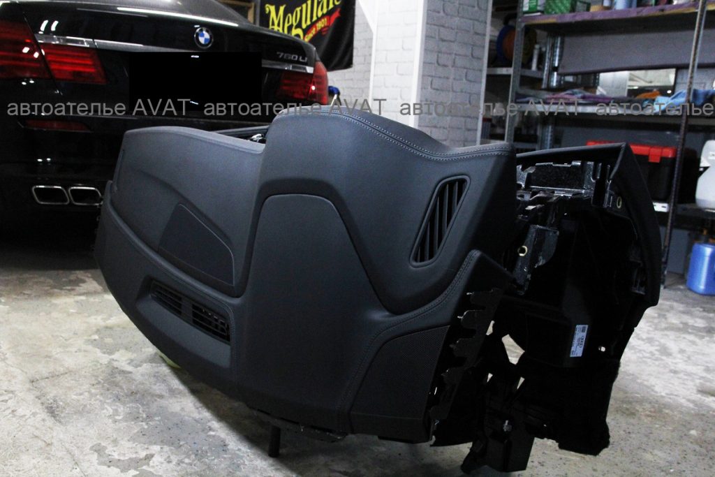Торпедо AUDI Q8 в натуральной коже nappa, работа мастеров автоателье AVAT