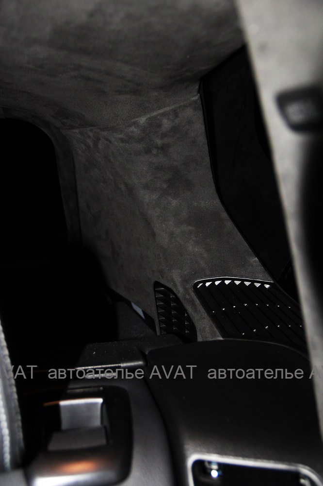 перетяжка потолка BMW X3 итальянской алькантарой