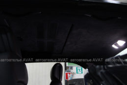 Перетяжка потолка в Mercedes S-класса алькантарой