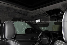 перетяжка алькантарой потолка и изготовление шторки панорамы из алькантары на Range Rover Velar