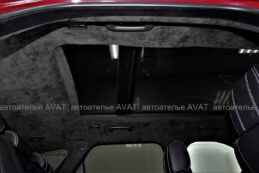 потолок в алькантаре и панорама Range Rover Velar