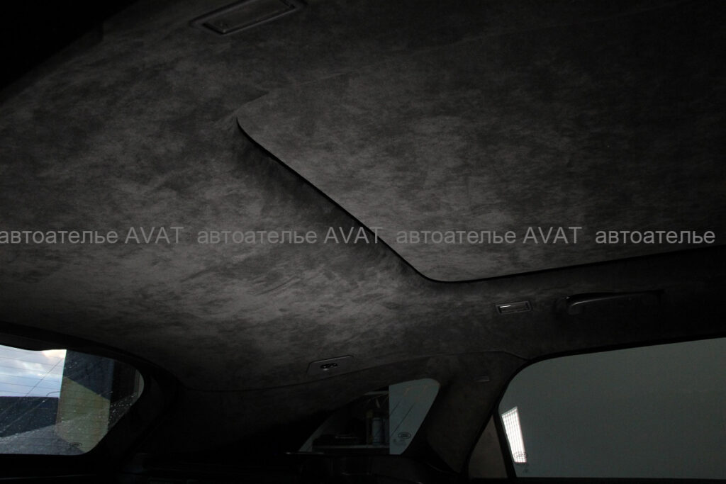 потолок и шторка панорамы Range Rover Velar в оригинальной алькантаре